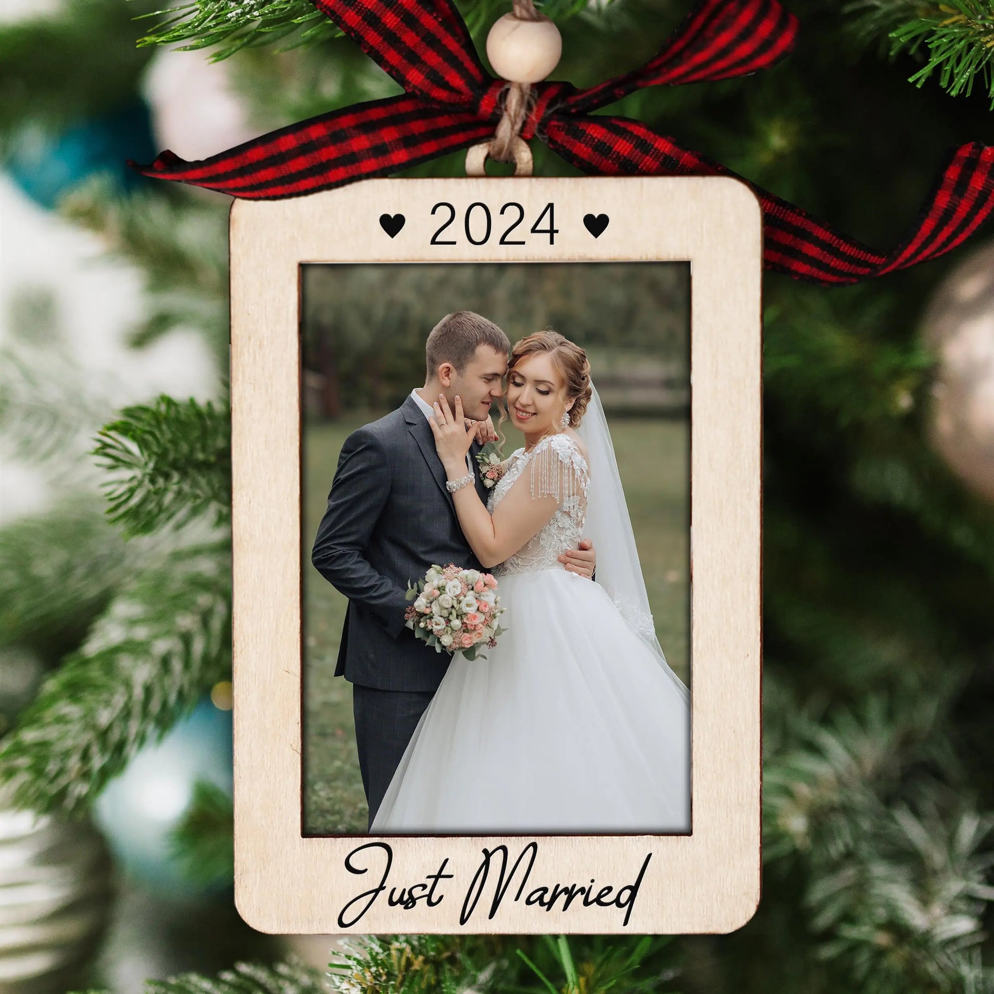 Just Married Picture Frame Ornament Couple Picture Frame Ornament First Christmas Married Ornament 2024 Just Married Gift for The Couple Wedding Ornament 2024 Just Married Photo Frame Ornament
